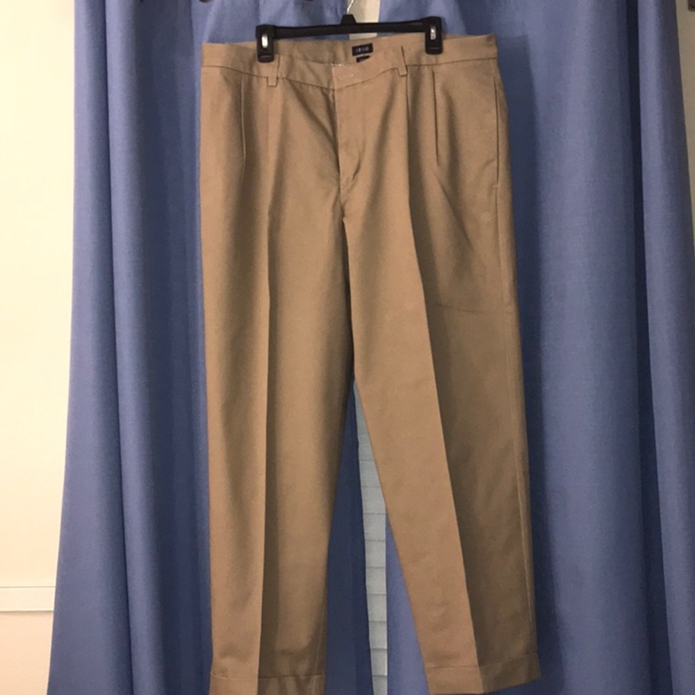 Khaki pants with cuff at bottom
